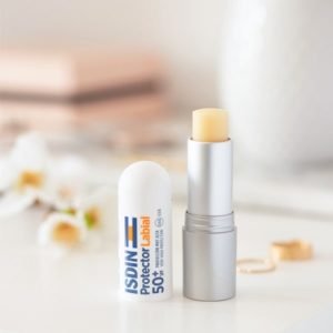 بالم و ضد‌آفتاب لب پروتکتور ایزدین (SPF‌50)